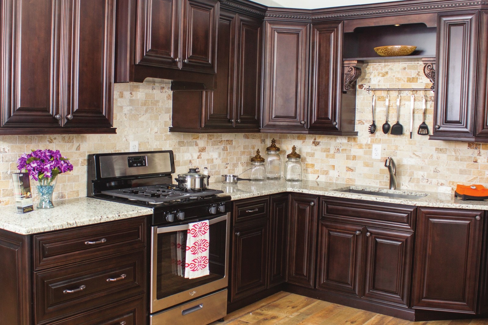 Dark Chocolate kitchen cabinets by NKBC